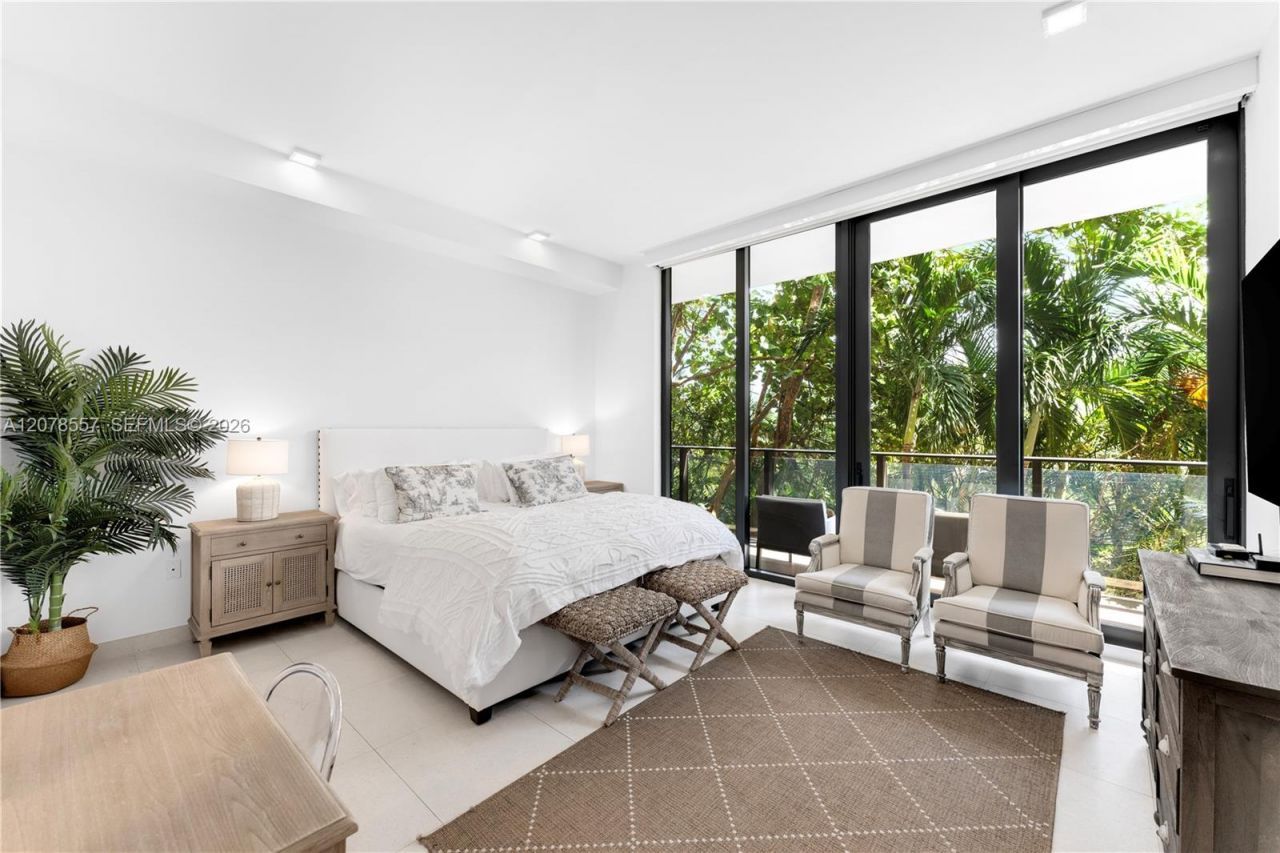 3581 E Glencoe Street , Unit 202, Miami, FL 33133 Photo