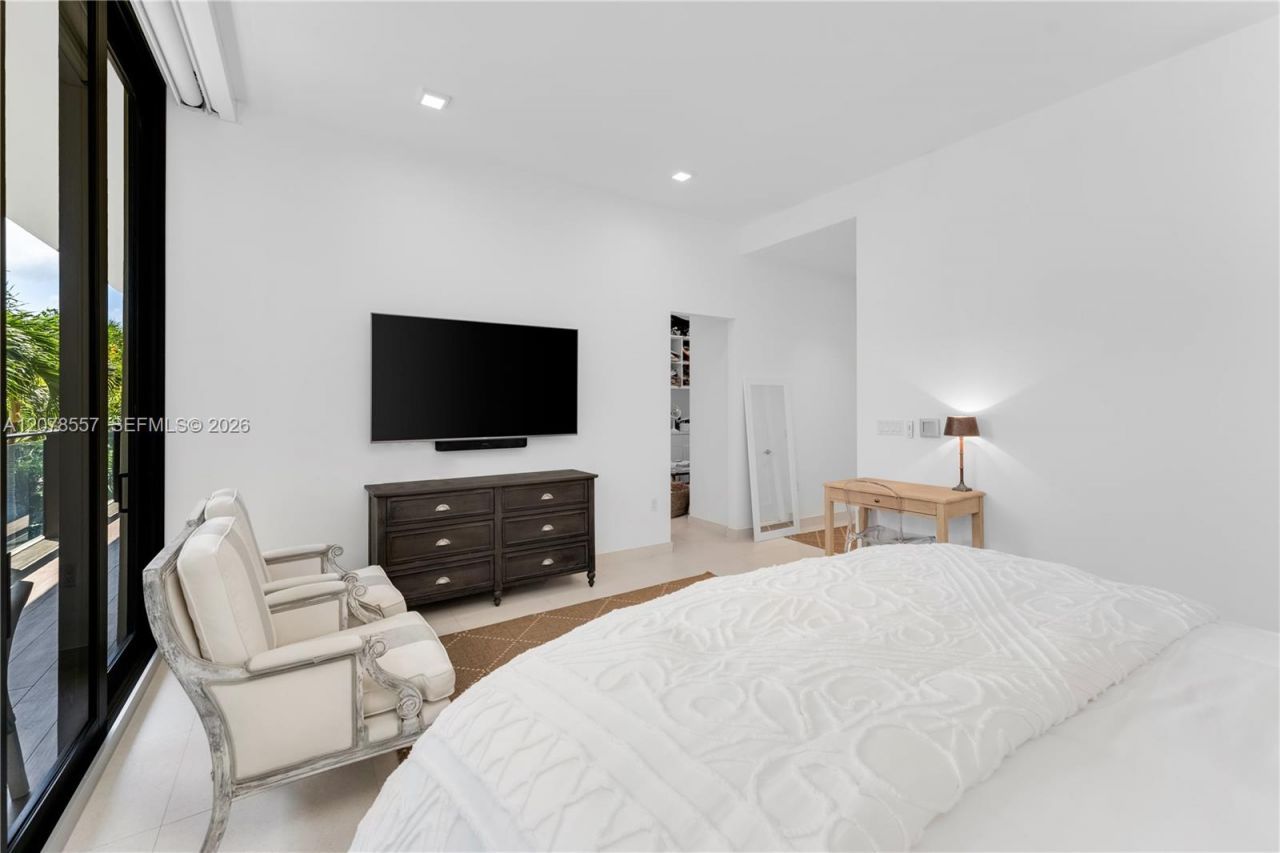 3581 E Glencoe Street , Unit 202, Miami, FL 33133 Photo
