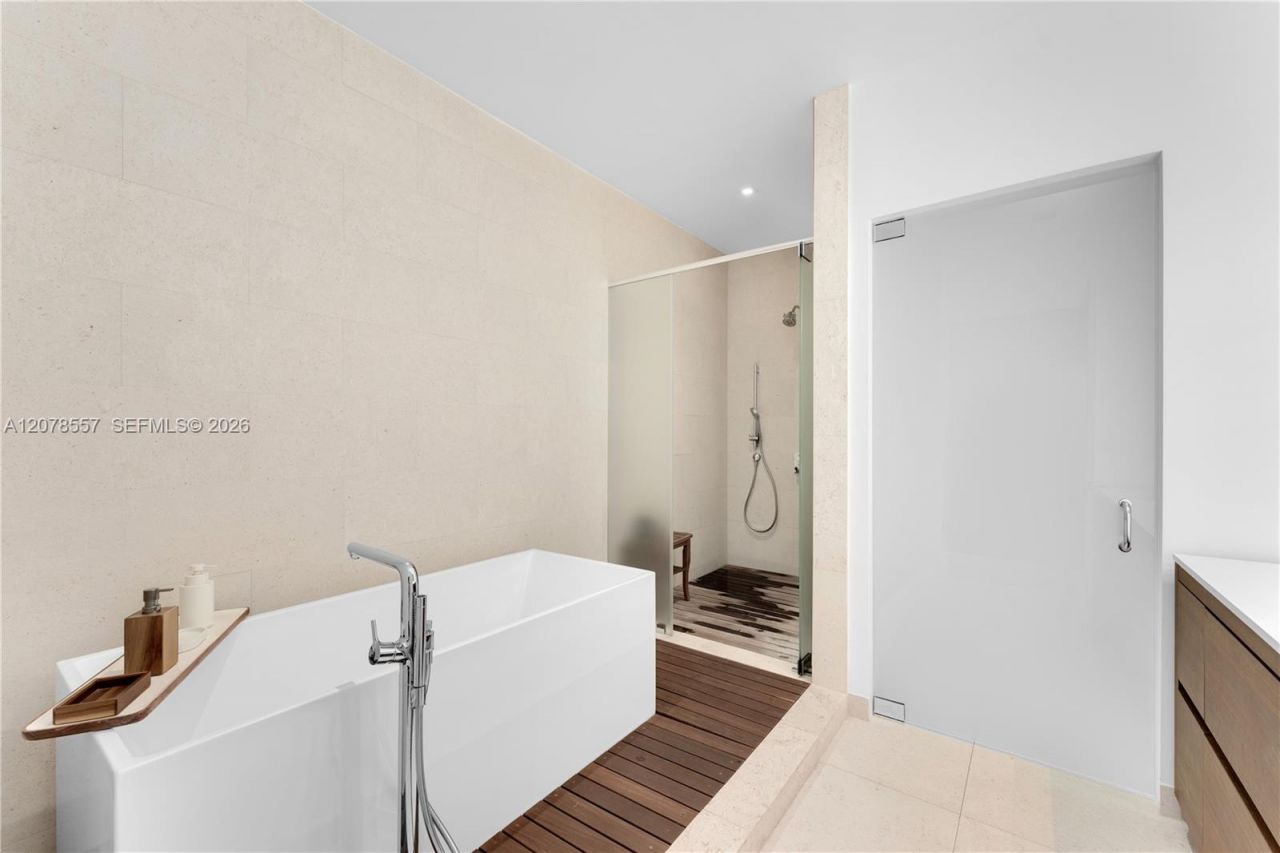 3581 E Glencoe Street , Unit 202, Miami, FL 33133 Photo