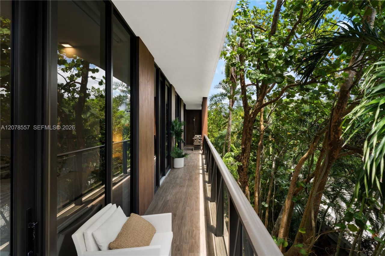 3581 E Glencoe Street , Unit 202, Miami, FL 33133 Photo