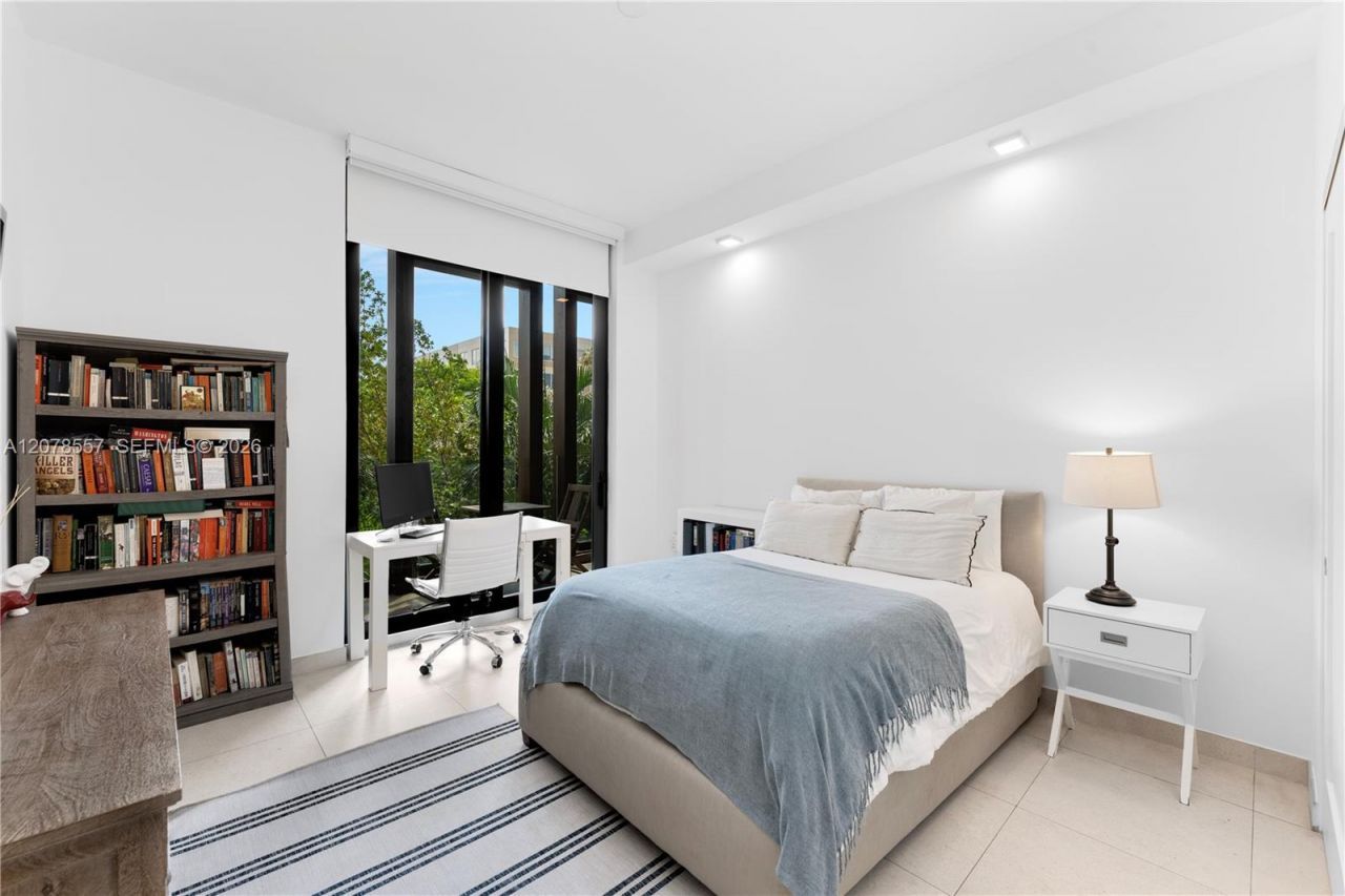 3581 E Glencoe Street , Unit 202, Miami, FL 33133 Photo