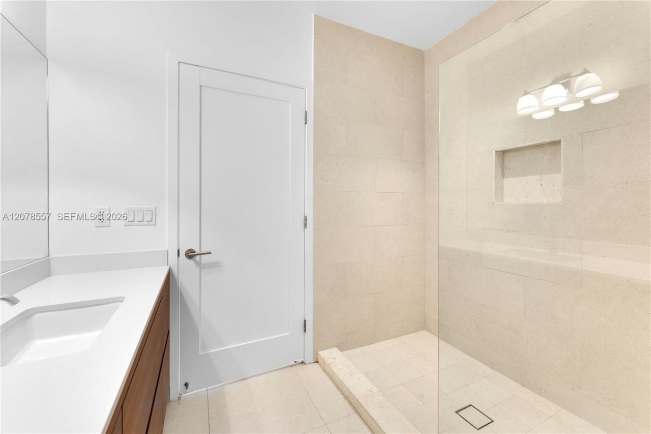 3581 E Glencoe Street , Unit 202, Miami, FL 33133 Photo