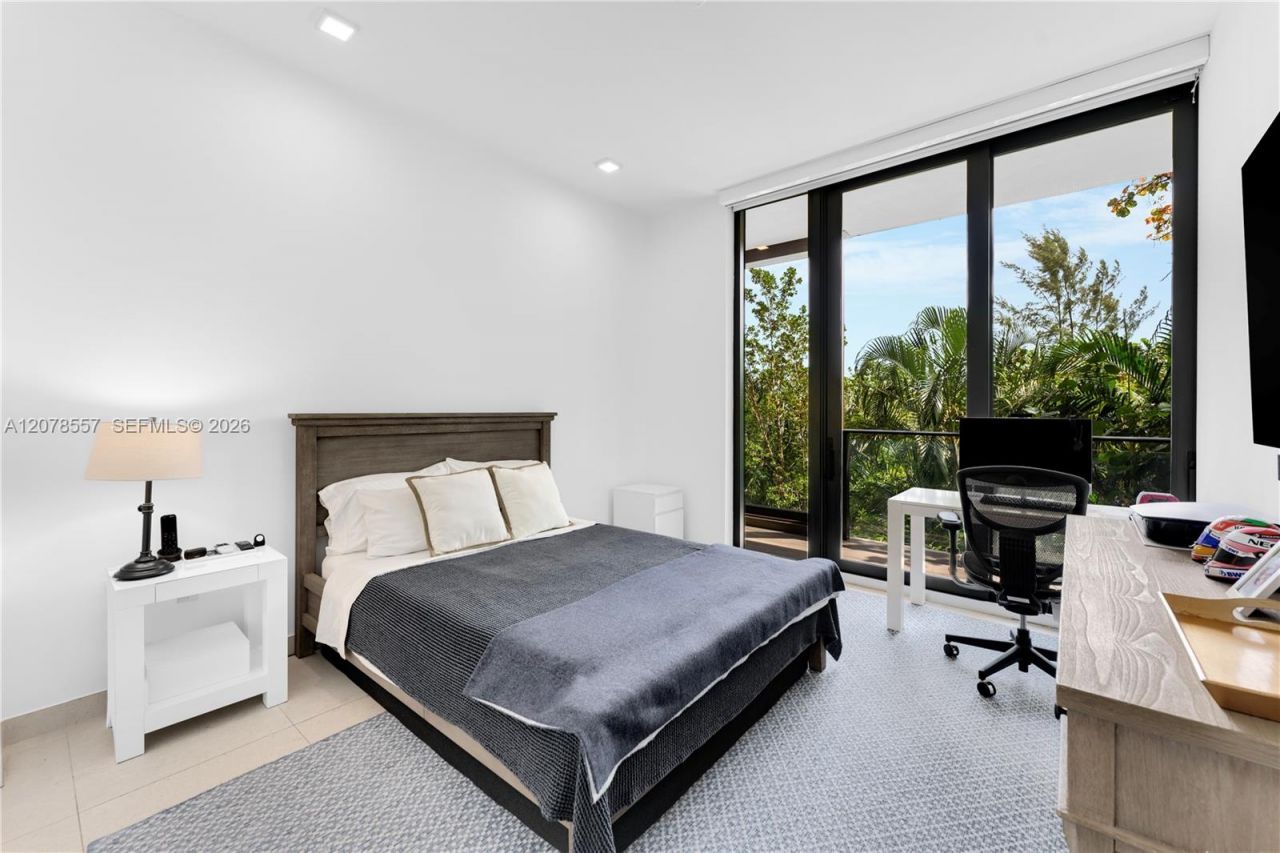 3581 E Glencoe Street , Unit 202, Miami, FL 33133 Photo