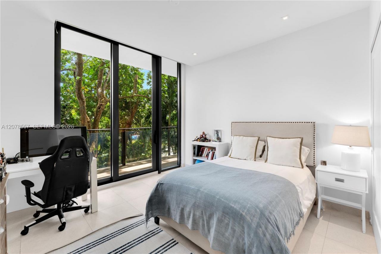 3581 E Glencoe Street , Unit 202, Miami, FL 33133 Photo