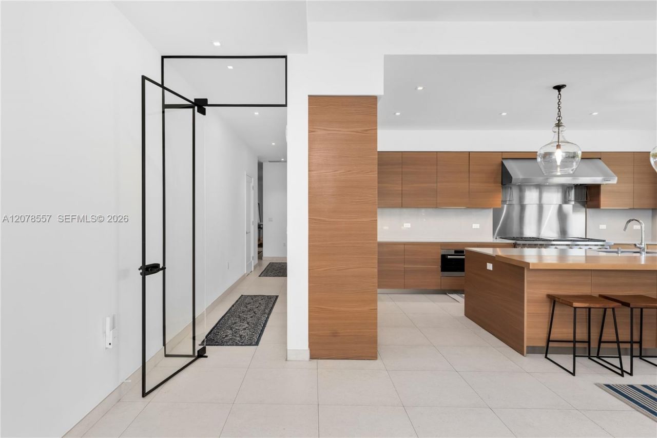 3581 E Glencoe Street , Unit 202, Miami, FL 33133 Photo