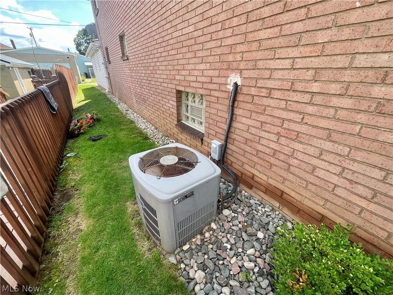 607 Jefferson Street, Toronto, OH 43964 Photo 6