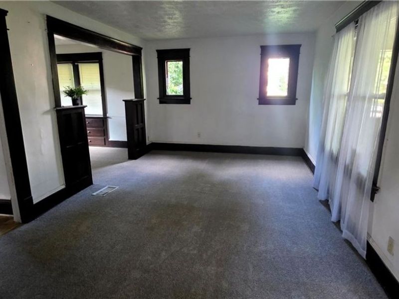 382 W Cedar Street, Akron, OH 44307 Photo 3