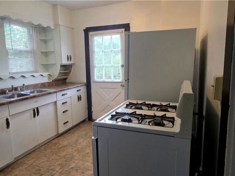 382 W Cedar Street, Akron, OH 44307 Photo 9