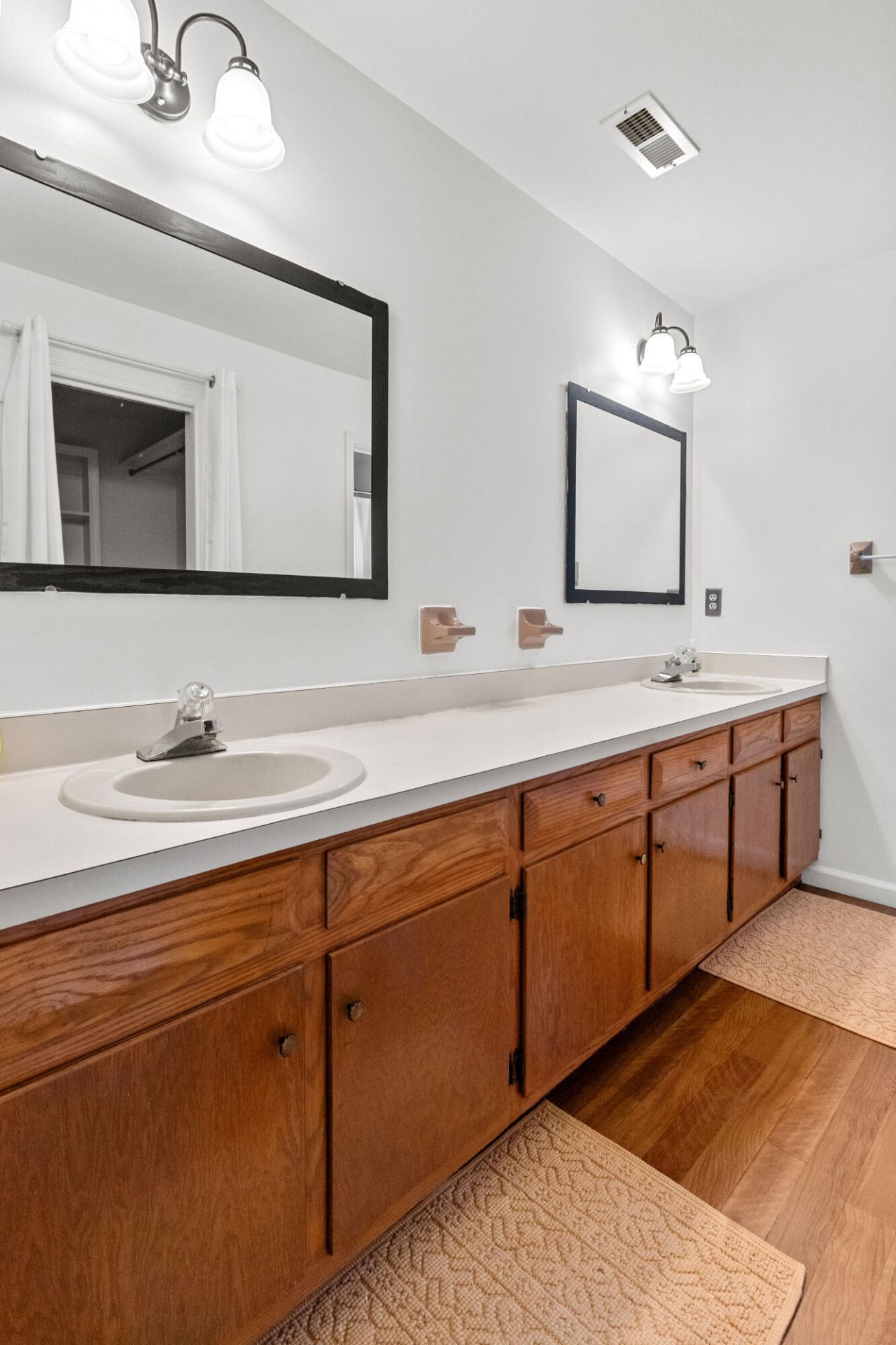 306 Anadale Court Photo 24
