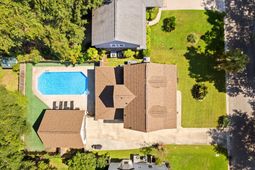 306 Anadale Court photo 4