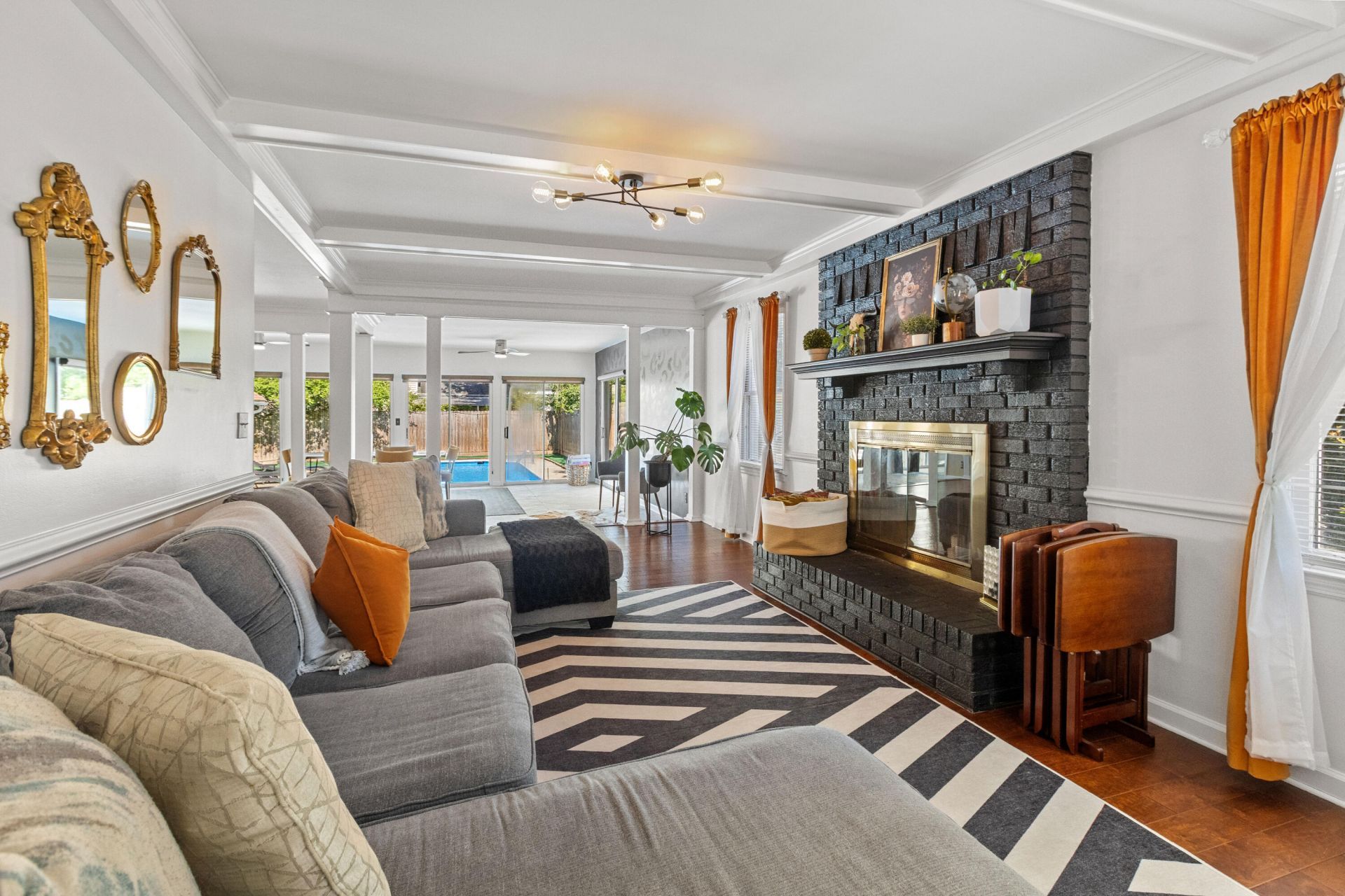 306 Anadale Court Photo 6