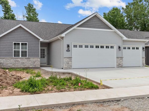 3764 E CALLALILLY LANE, Appleton, WI 54913