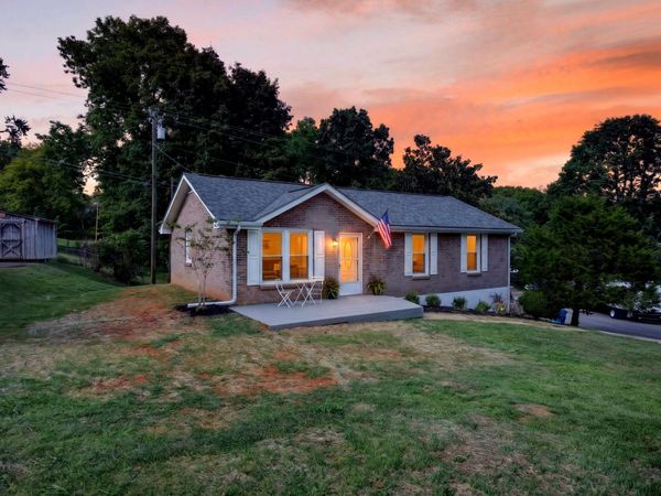 414 Oriole Cir, Clarksville, TN 37043