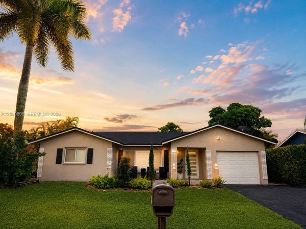 9416 NW 72nd Ct , Tamarac, FL 33321