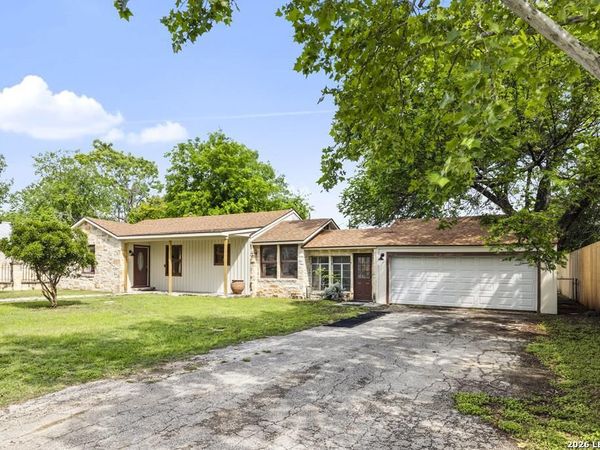 111 N LEWIS AVE, Kerrville, TX 78028