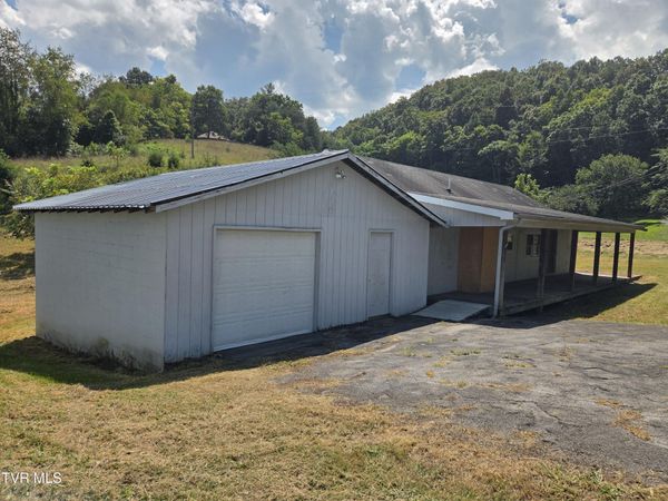 213 Old Oak Lane, Bluff City, TN 37618