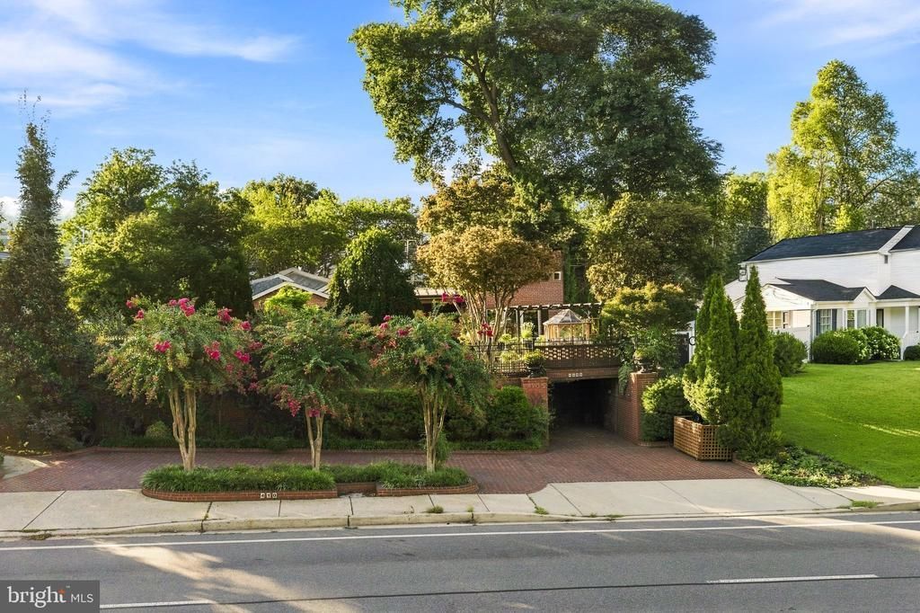 4105 EAST-WEST HIGHWAY , CHEVY CHASE, MD 20815