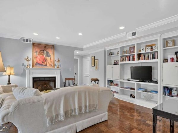 2734 Peachtree Road NW, Unit A201, Atlanta, GA 30305