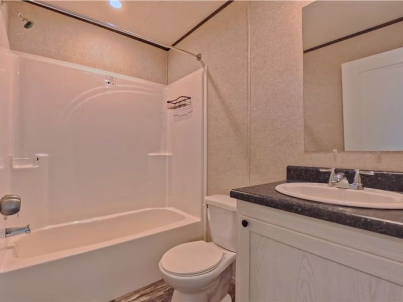 1006 south park circle, Brookfield, OH 44403 Photo 16