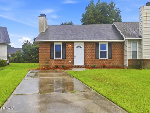 125 Live Oak Court, Midway Park, NC 28544