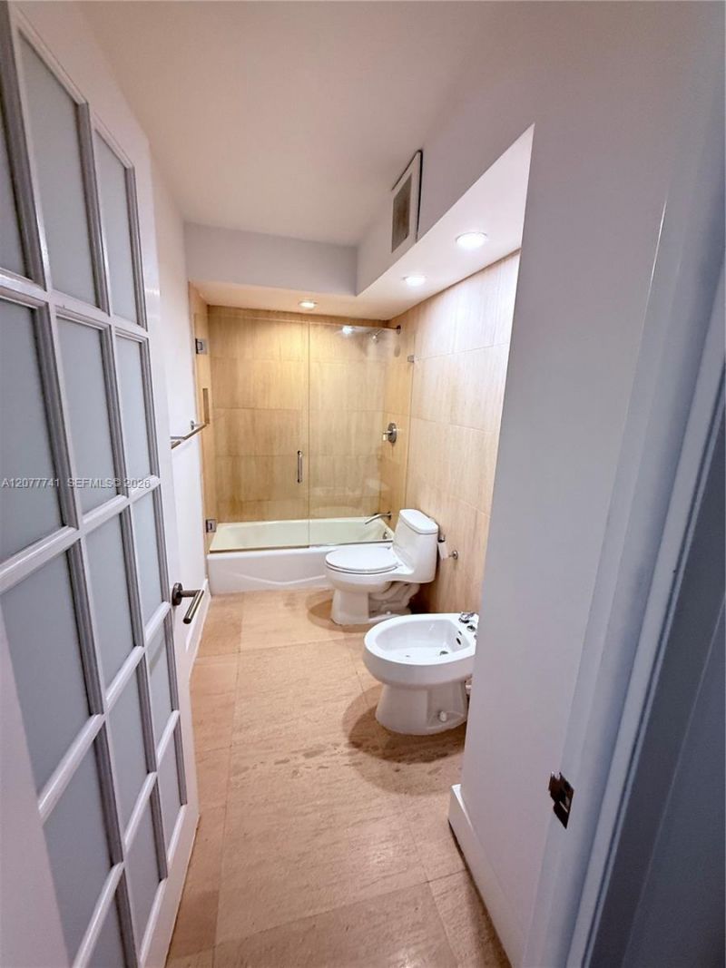 1450 Brickell Bay Dr, Unit 1015, Miami, FL 33131 Photo