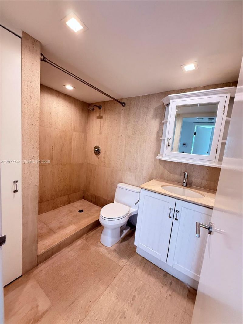 1450 Brickell Bay Dr, Unit 1015, Miami, FL 33131 Photo