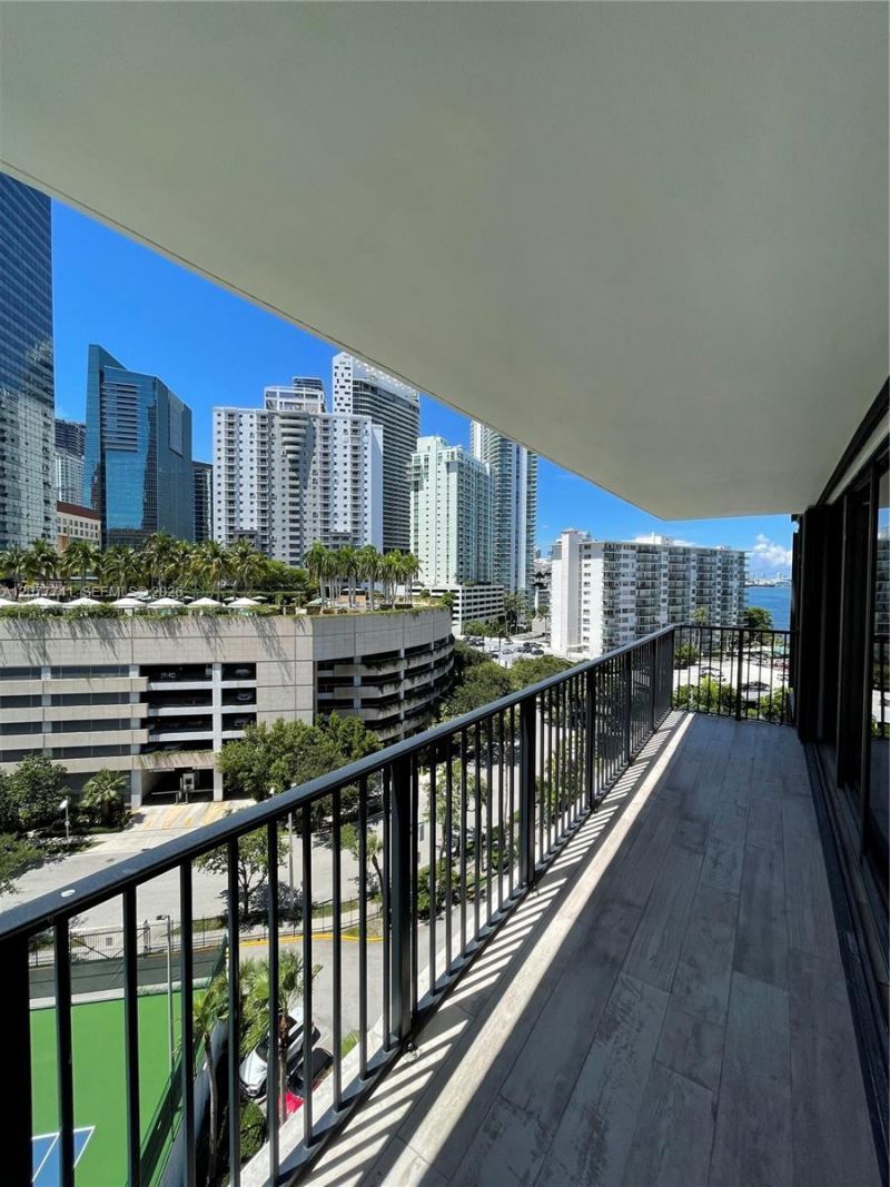 1450 Brickell Bay Dr, Unit 1015, Miami, FL 33131 Photo