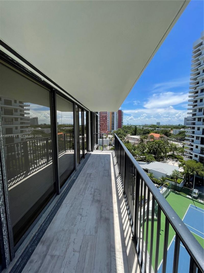 1450 Brickell Bay Dr, Unit 1015, Miami, FL 33131 Photo