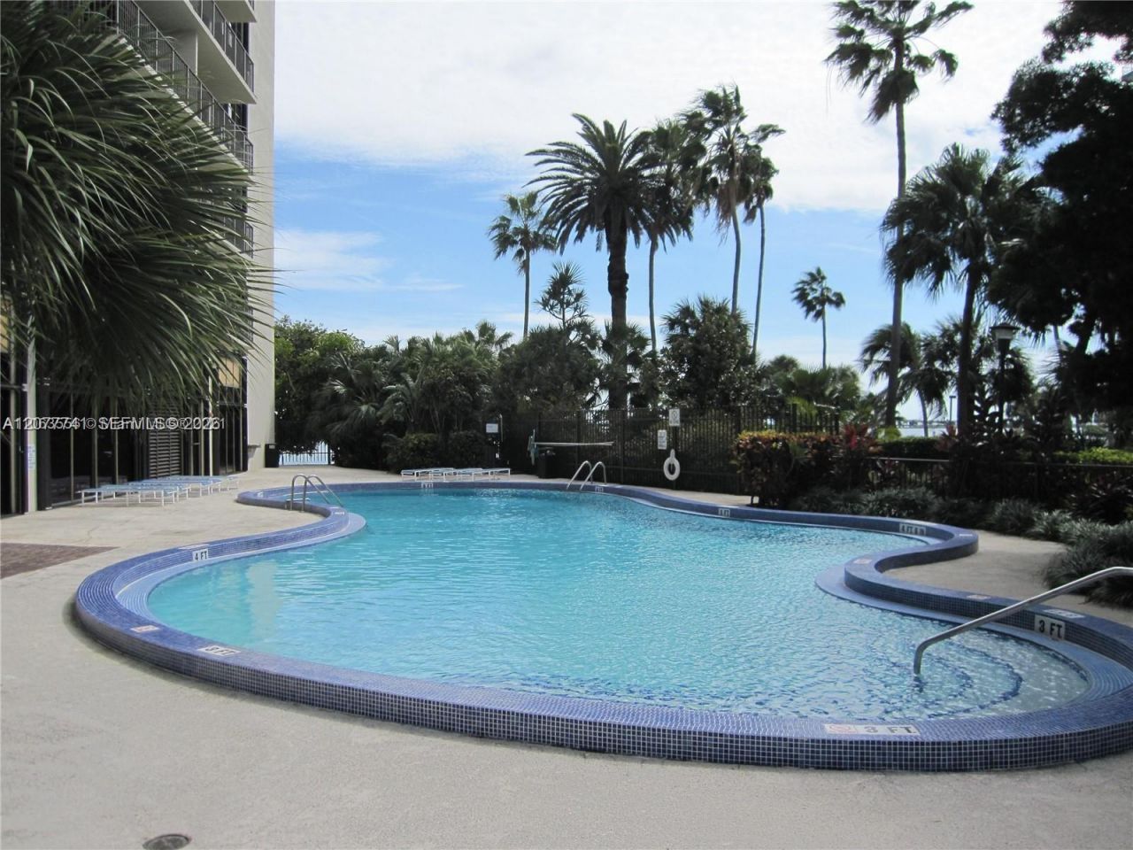 1450 Brickell Bay Dr, Unit 1015, Miami, FL 33131 Photo