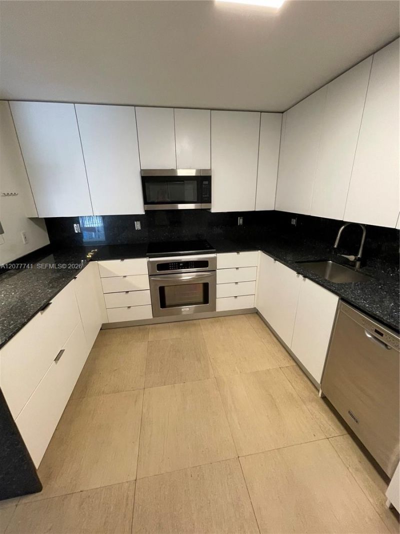 1450 Brickell Bay Dr, Unit 1015, Miami, FL 33131 Photo