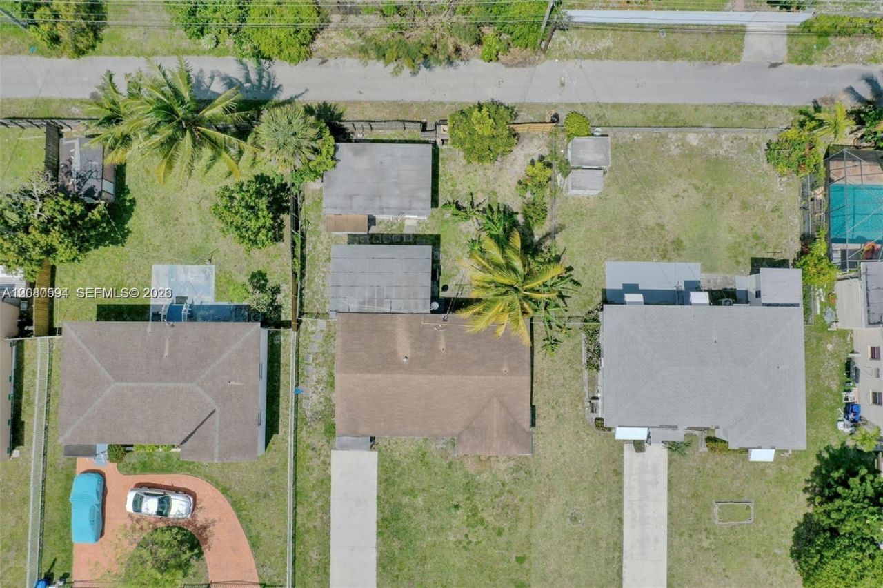 941 NE 155th Ter, North Miami Beach, FL 33162 Photo