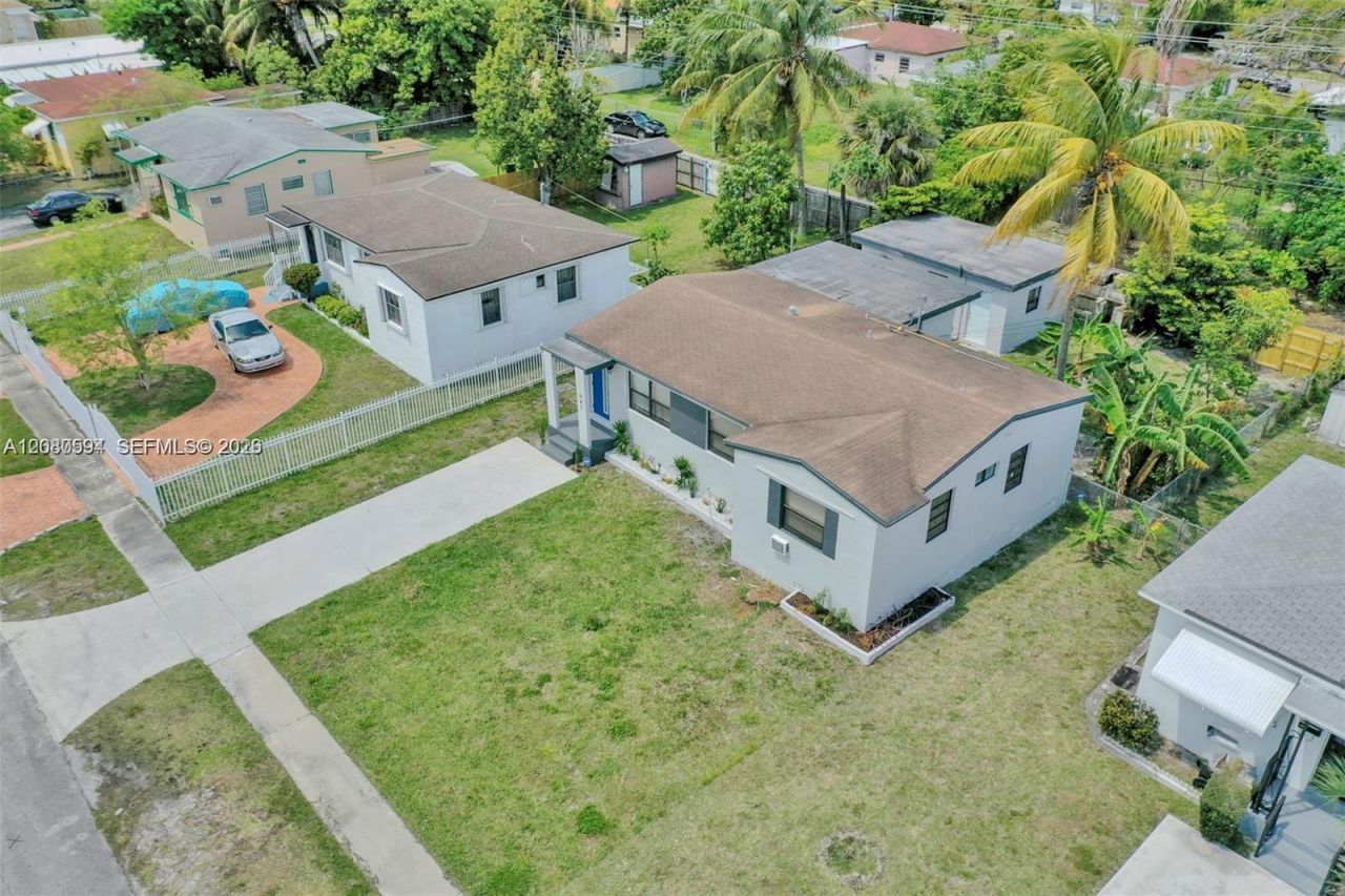 941 NE 155th Ter, North Miami Beach, FL 33162 Photo