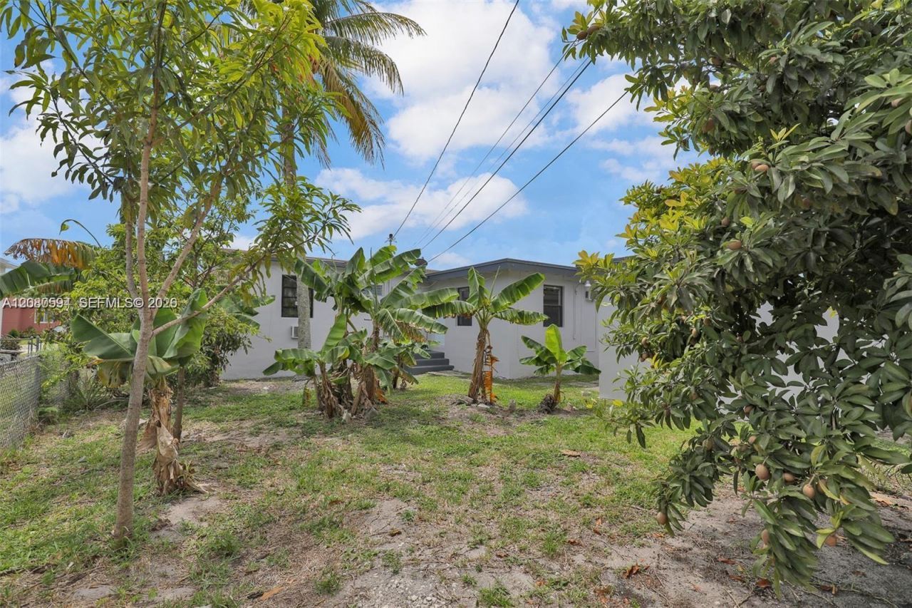 941 NE 155th Ter, North Miami Beach, FL 33162 Photo