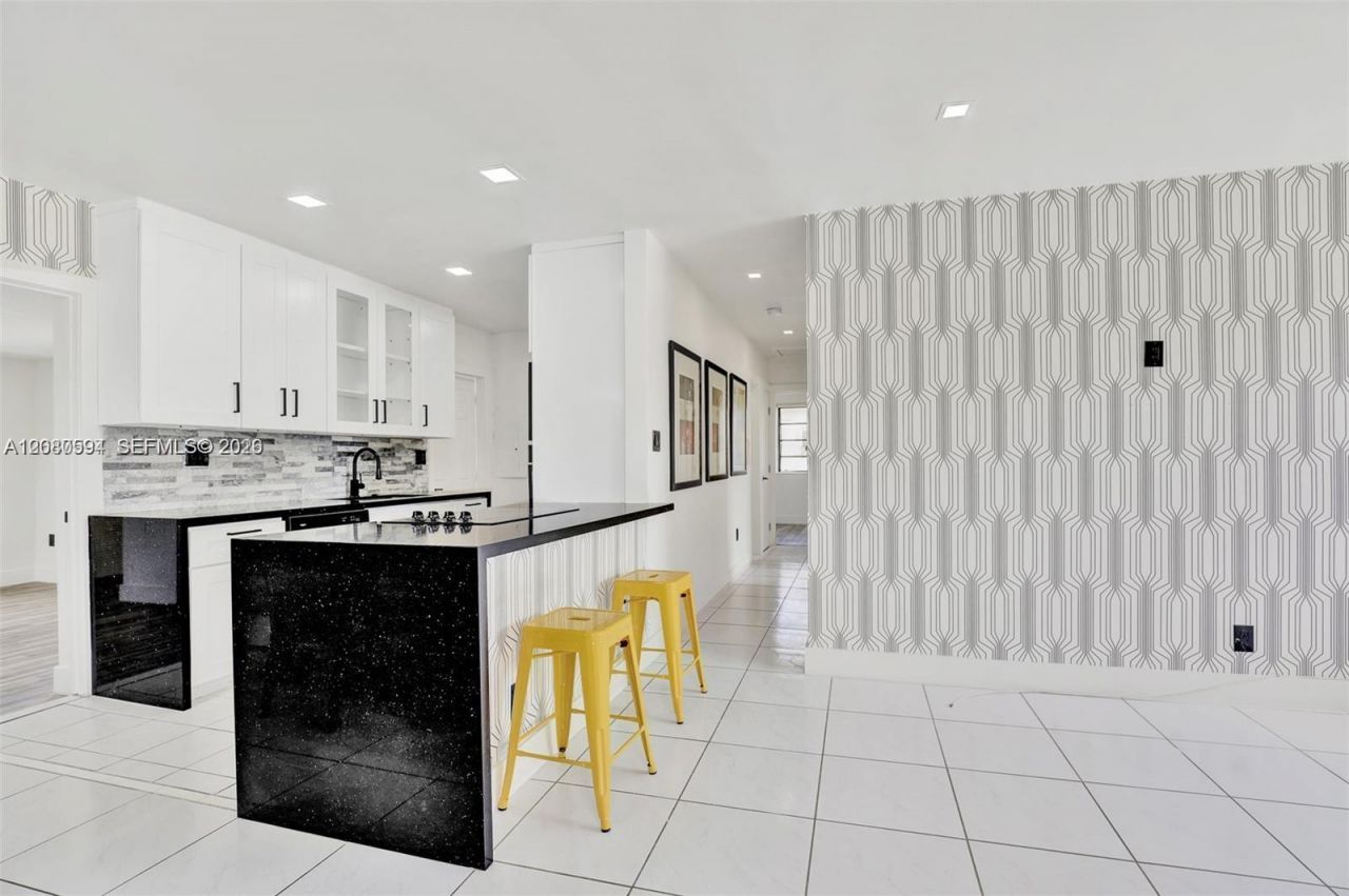 941 NE 155th Ter, North Miami Beach, FL 33162 Photo