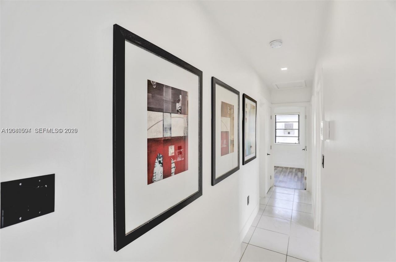 941 NE 155th Ter, North Miami Beach, FL 33162 Photo