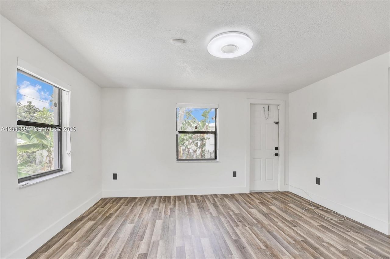 941 NE 155th Ter, North Miami Beach, FL 33162 Photo