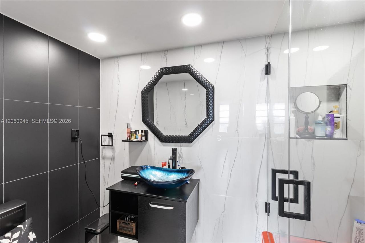 2780 NE 183rd St , Unit 2114, Aventura, FL 33160 Photo