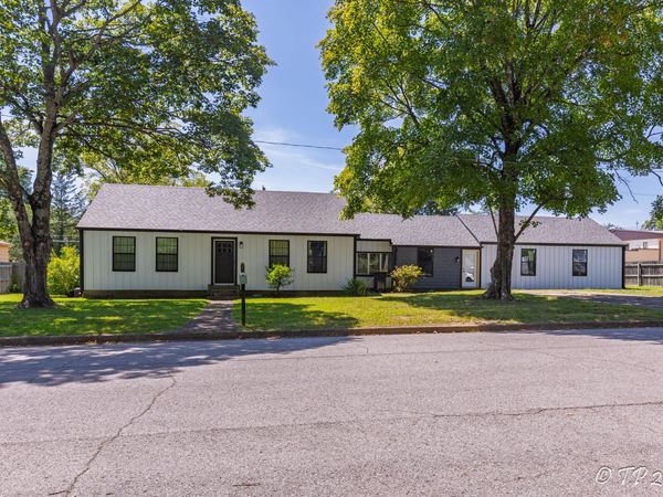 1058 W 3rd Street , West Plains, MO 65775