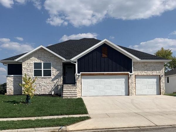 646 W Brook Hollow Road , Nixa, MO 65714