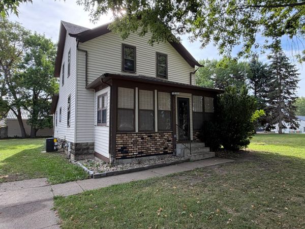 331 SW Park Street , Luverne, MN 56156