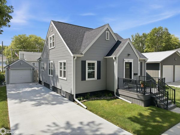 207 N 7th Street, Clear Lake, IA 50428