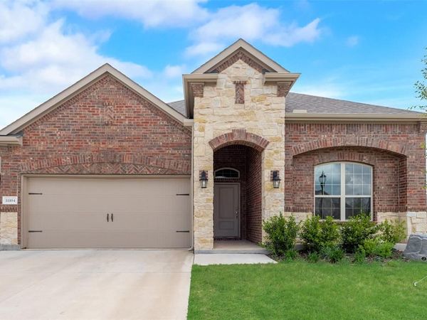 11104 Canyon Mine Drive, Aubrey, TX 76227