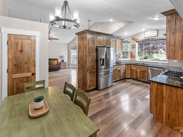 1074 N Clara Ave, Meridian, ID 83642
