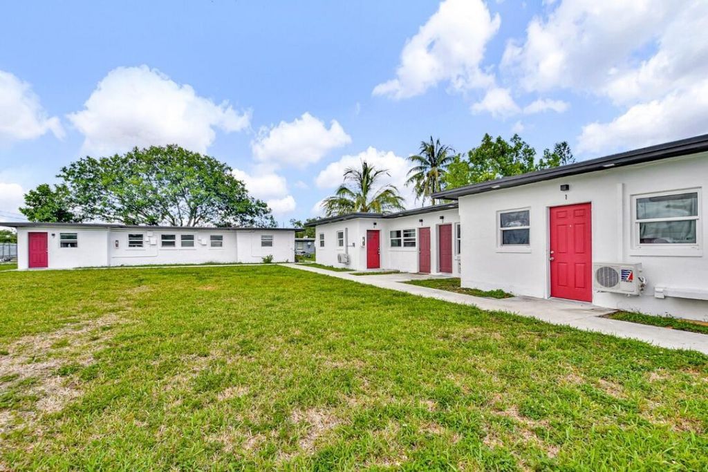 1725 NE 148th Street, Unit 2, Miami, FL 33181 Photo