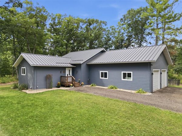 6040 Sandstone Road, Eau Claire, WI 54701