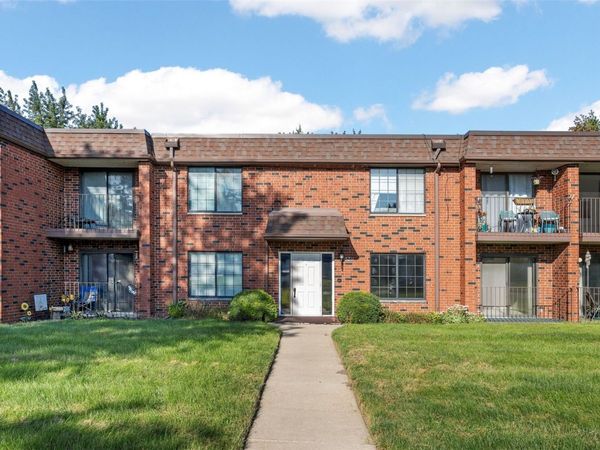 5711 Golden Ct NE, Unit 36, Cedar Rapids, IA 52402