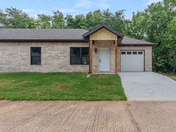 152 W Hill Street , Farmington, AR 72730