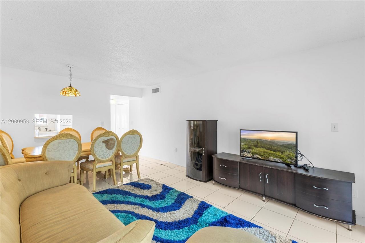 7891 N Sunrise Lakes Dr , Unit 305, Sunrise, FL 33322 Photo