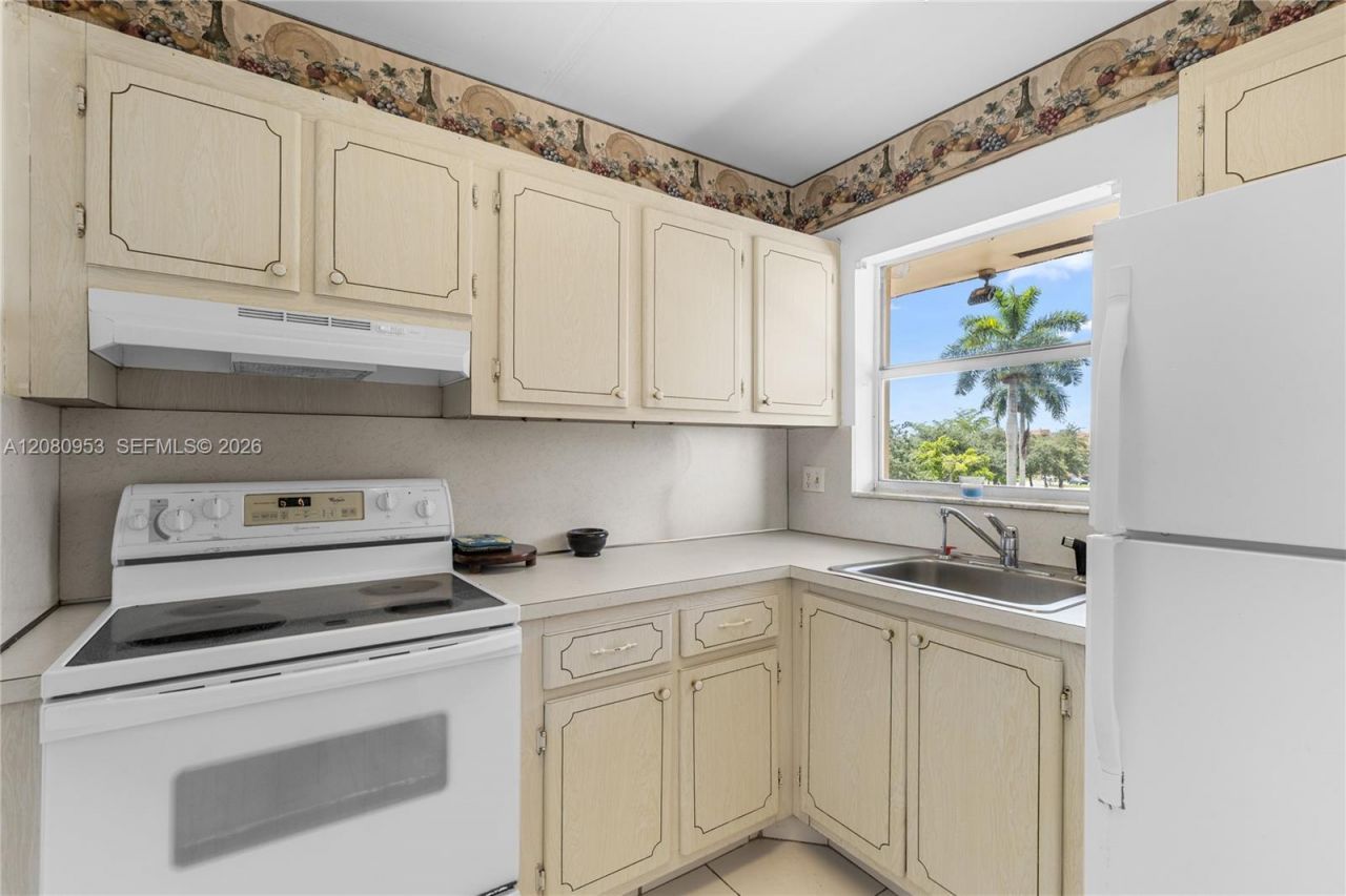 7891 N Sunrise Lakes Dr , Unit 305, Sunrise, FL 33322 Photo