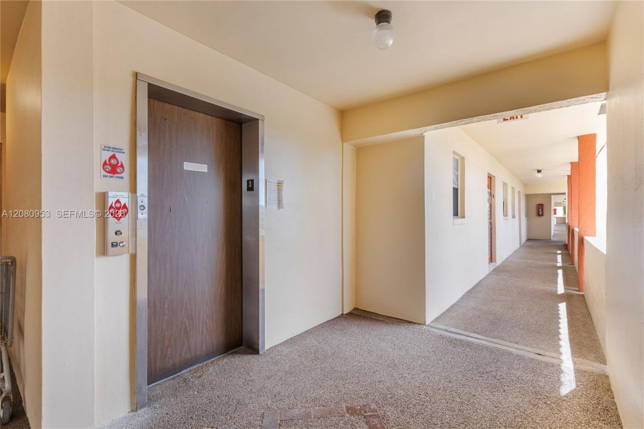 7891 N Sunrise Lakes Dr , Unit 305, Sunrise, FL 33322 Photo